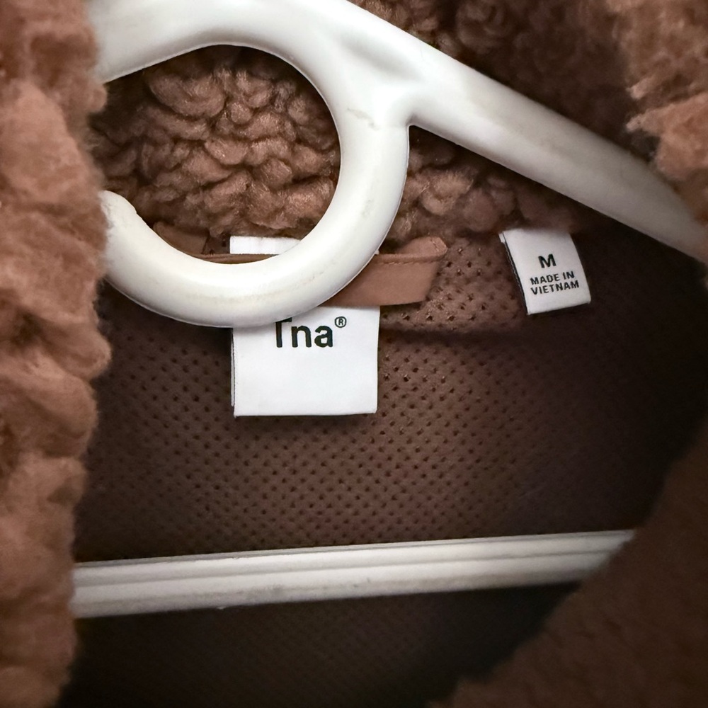 Aritzia TNA Cody Massive Polar Vest - Picture 2 of 7